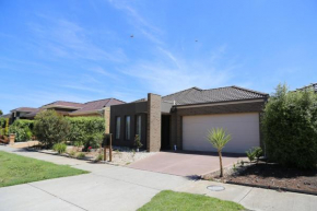 Apple House, Tarneit
